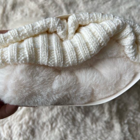 NWT Calvin Klein 2 piece set : scarf and hat - Picture 6 of 6